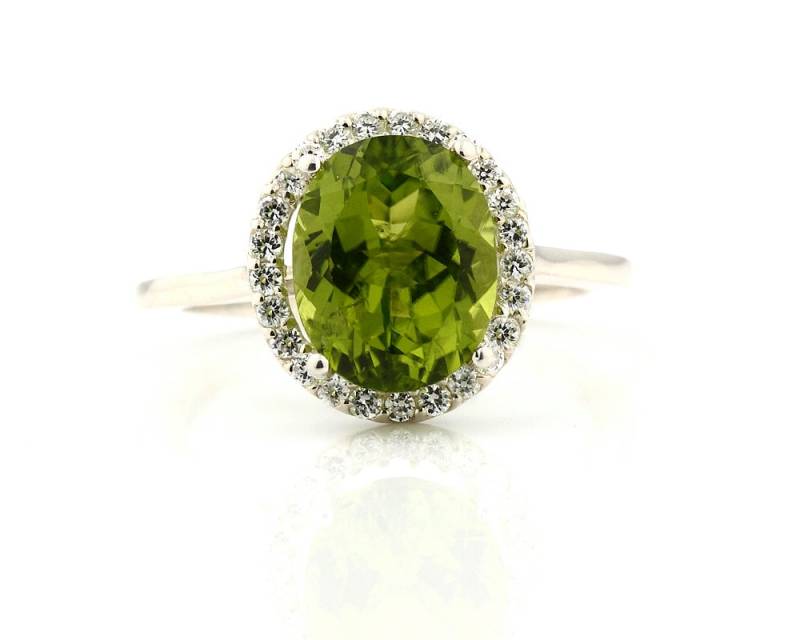Natürliche Grüne Peridot Solide 14K Weißgold Diamant Verlobung Halo Ring - Gem849 von GNGJewel