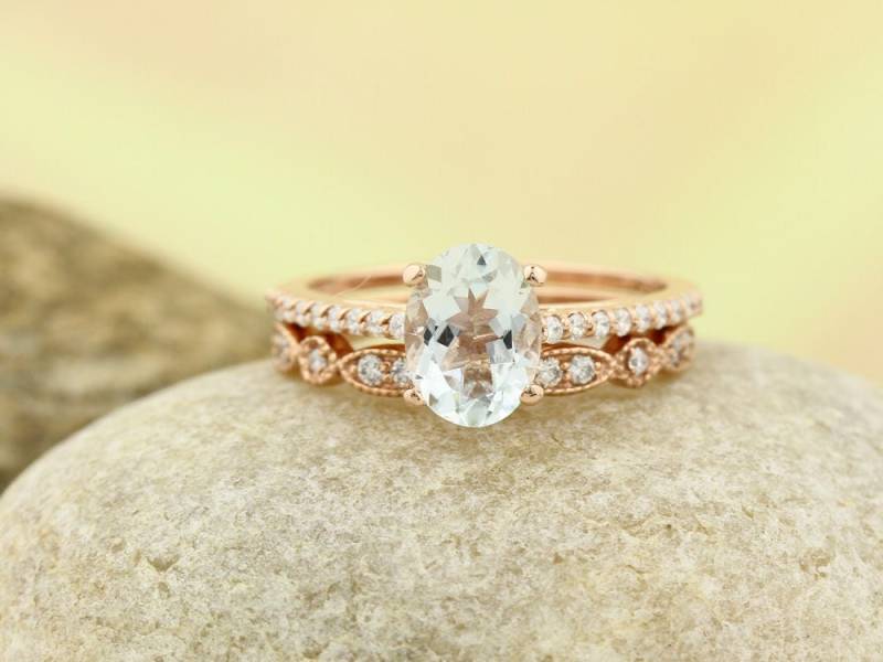 Natürlicher Aquamarin Verlobungsring Set, Diamant Ehering Set Mit Art-Deco-Hochzeit Band in 14K Rose Gold 8x6mm Oval Gem1403 von GNGJewel