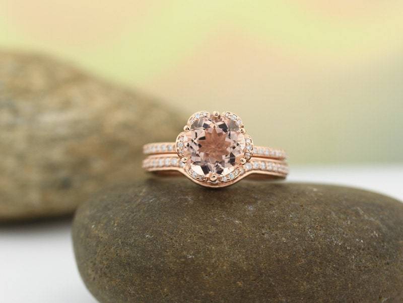 Natural Aaa 8mm Rund Morganit Solid 14K Rose Gold Floral Inspiriert Diamant Verlobungsring Set - Gem1253 von GNGJewel