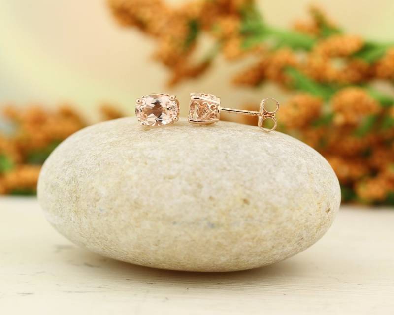 Solid 14K Rose Gold Morganit Oval Ohrstecker von GNGJewel