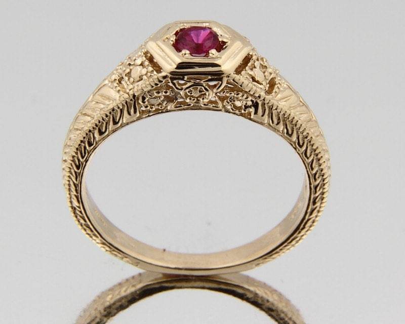 Vintage Massiver 14K Gelbgold Lab Created Ruby Ring von GNGJewel