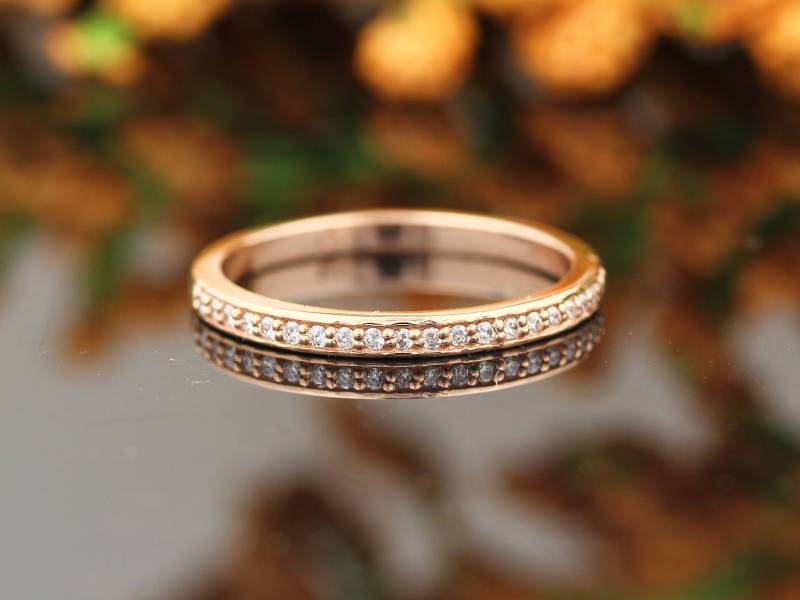 stapelbare Pave 14K Rose Gold Diamant Hochzeit Halbe Ewigkeit Passende Band Ring Gem1224B von GNGJewel