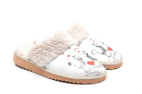 GOBY Damen Hausschuhe | Weiches Kunstfellfutter Slip-On Gemütliche Indoor-Outdoor-Schuhe | Warme Rutschfeste Schlafzimmer Hausschuhe mit Lustigen Mustern – Hirsche GOBY Damen Hausschuhe | Weiches Kunstfellfutter Slip-On Gemütliche Indoor-Outdoor-Schuhe | Warme Rutschfeste Schlafzimmer Hausschuhe mit Lustigen Mustern – Hirsche von GOBY