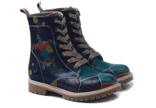GOBY Long Boots - Handgefertigte Vegane Damenstiefel mit Print - Bequem - Langlebig - Multicolor Finish - Outdoor-Beständigkeit Mode-Booties - Tortex GOBY Long Boots - Handgefertigte Vegane Damenstiefel mit Print - Bequem - Langlebig - Multicolor Finish - Outdoor-Beständigkeit Mode-Booties - Tortex von GOBY