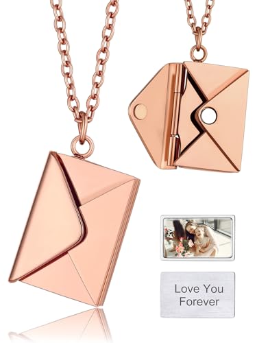 GoldChic Anpassbare Damen Briefumschlag Medaillon zum Öffnen mit Bild Edelstahl Aufklappbare Frauen Mädchen Memorial Liebesumschlag Amulett Halskette Rosegold mit Gravur Modeschmuck Geschenk von GOLDCHIC JEWELRY
