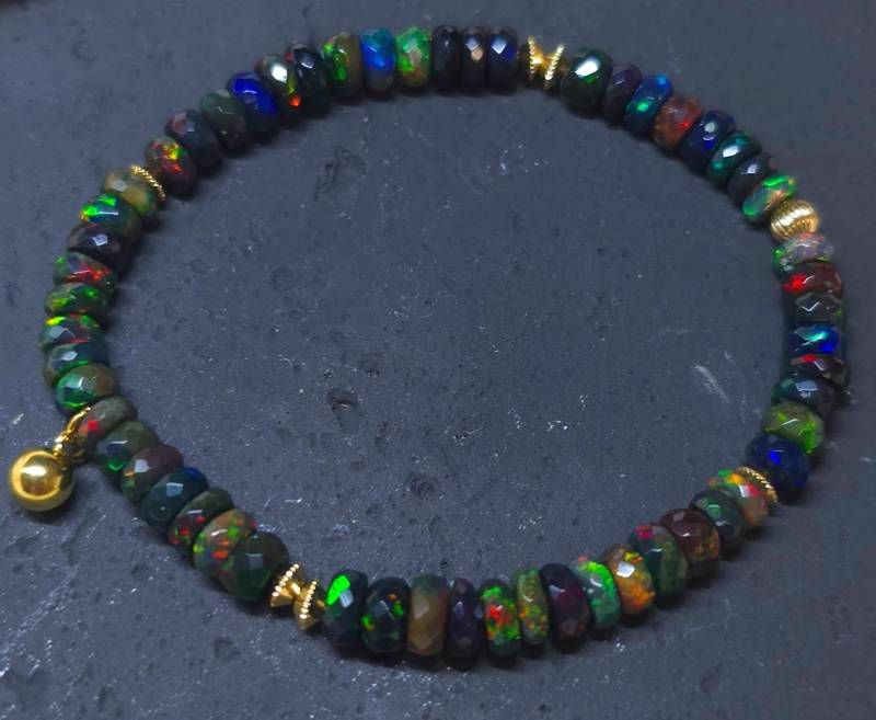 GOLDEN Armband Schwarzer Opal Armband, zierliches Stacking Armband, Geschenk für Sie GOLDEN Armband Schwarzer Opal Armband, zierliches Stacking Armband, Geschenk für Sie von GOLDEN