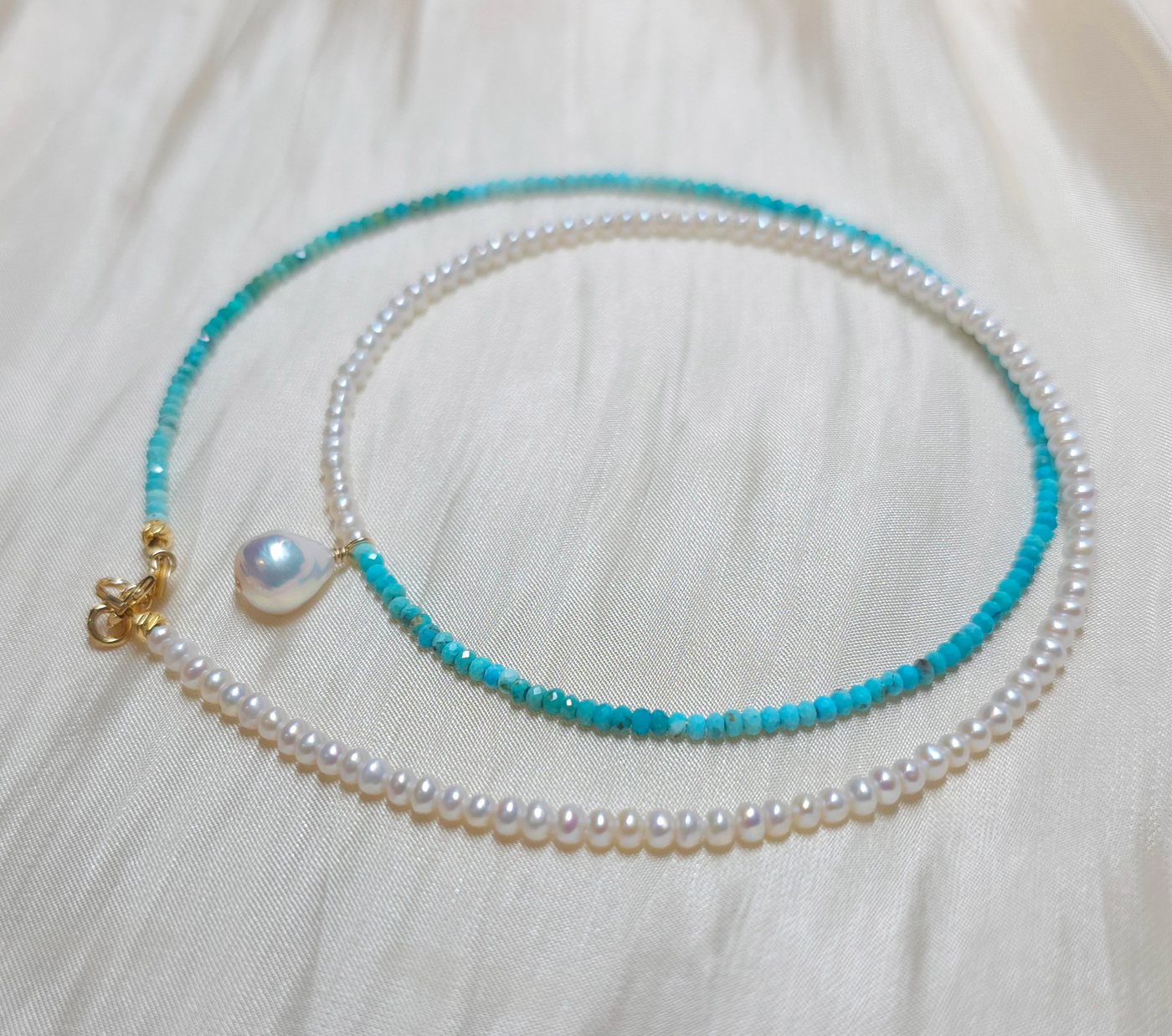 GOLDEN Kette mit Anhänger Natürliche Perlen mit Türkis Choker, Zierliche Naturstein Halskette GOLDEN Kette mit Anhänger Natürliche Perlen mit Türkis Choker, Zierliche Naturstein Halskette von GOLDEN