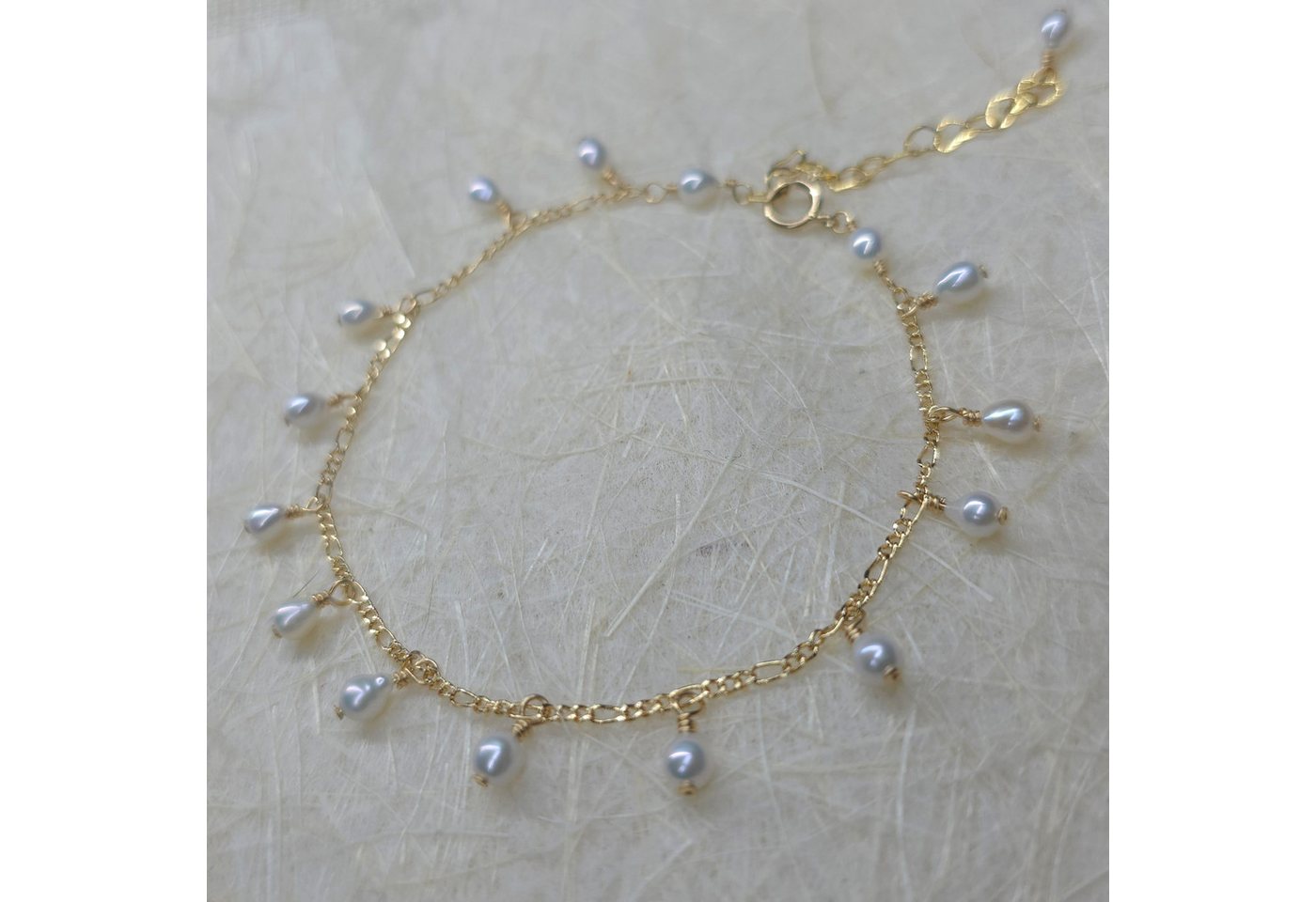 GOLDEN Perlenarmband Zierliches Süßwasserperlen Armband, Hochzeitsschmuck, Geschenk für sie von GOLDEN