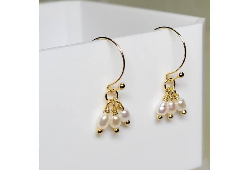 GOLDEN Perlenohrringe Zarte Ohrringe mit kleinen Perlen, Boho Ohrringe hängend mit Perlen von GOLDEN