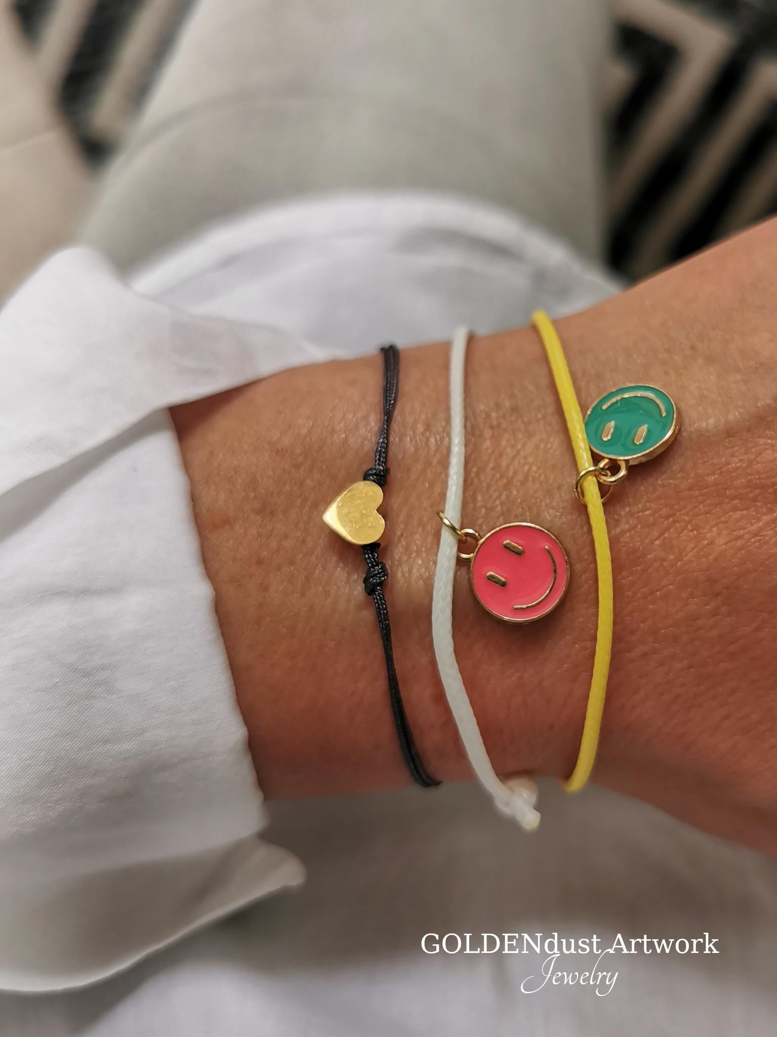Smiley Charm Armbänder Aus Nylonband Und Charmanhänger Zur Auswahl, Mix & Match Glücksarmband Zusammen Stellen, Freundschaftsarmband Bunt Smiley Charm Armbänder Aus Nylonband Und Charmanhänger Zur Auswahl, Mix & Match Glücksarmband Zusammen Stellen, Freundschaftsarmband Bunt von GOLDENdustArtwork