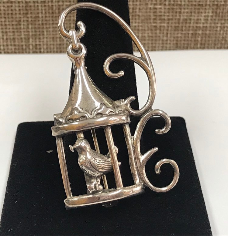 Große Vintage Lang Sterling Silber Hängen Vogelhaus Brosche/Pin Große Vintage Lang Sterling Silber Hängen Vogelhaus Brosche/Pin von GOLDKNOX