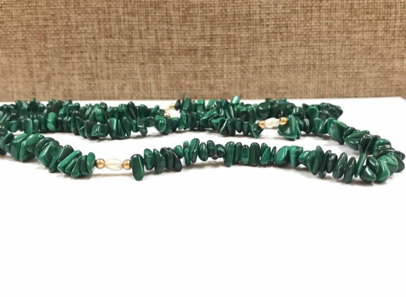 Handgefertigte Malachit Nugget & Perlen Halskette - 35 "Lang von GOLDKNOX