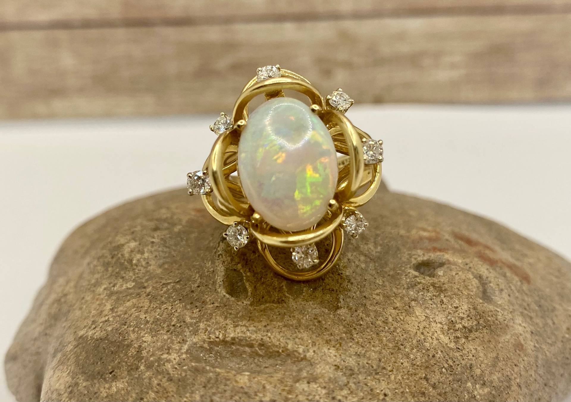 Vintage 14K Gelbgold Diamant Opal Frauen Statement Ring von GOLDKNOX