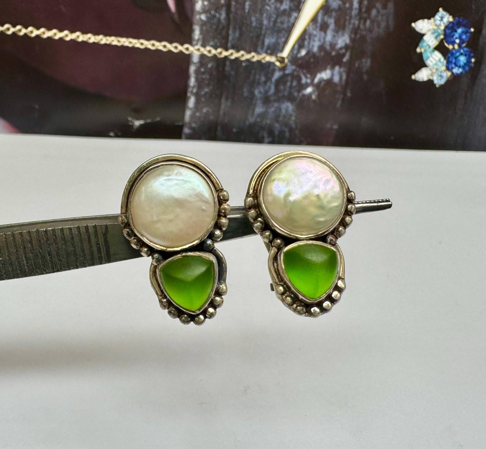 Vintage Akr Sterling Silber Ohrclips Perlmutt & Grüner Stein von GOLDKNOX