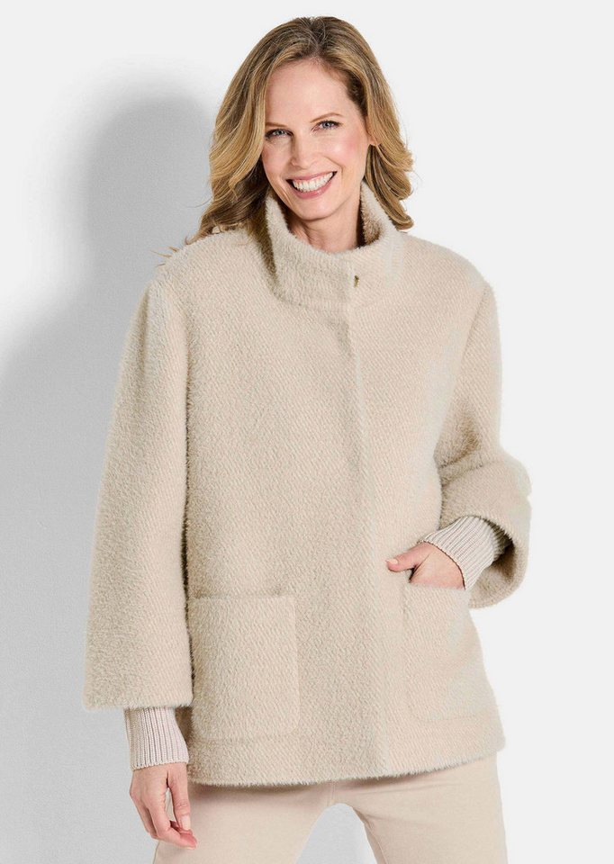 GOLDNER Outdoorjacke Kurzgröße: Flauschiger Kurzmantel mit Stehkragen Flauschjacke mit aufgesetzten Taschen, Druckknopfleiste und Langarm von GOLDNER