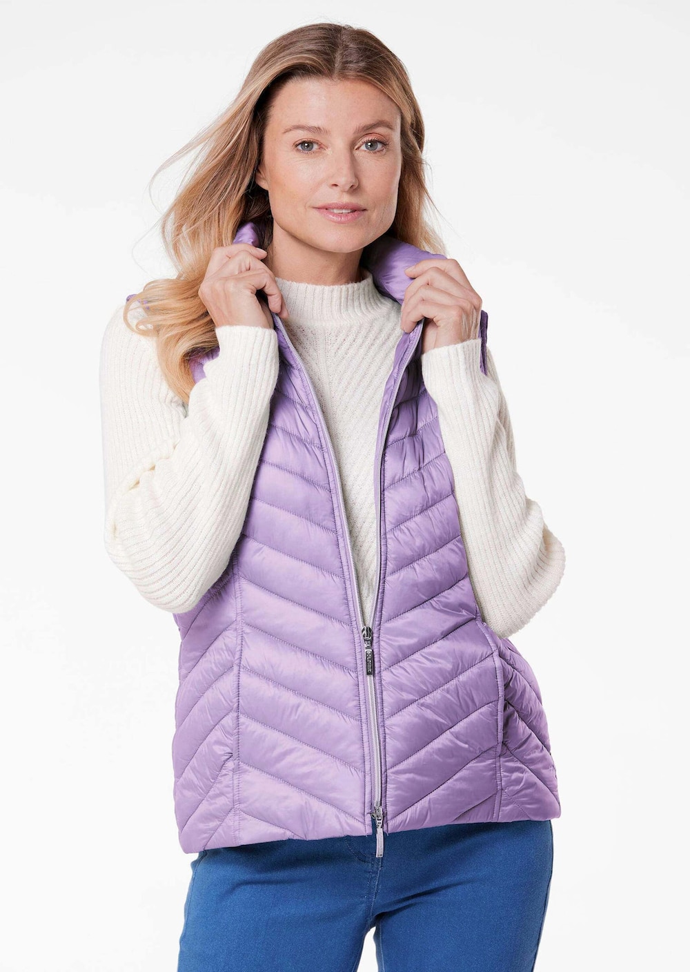 Große Größen Figurschmeichelnde Weste mit leichter Wattierung, Damen, lila, Größe: 22, Polyester/Synthetische Fasern, Happy Size Women von GOLDNER