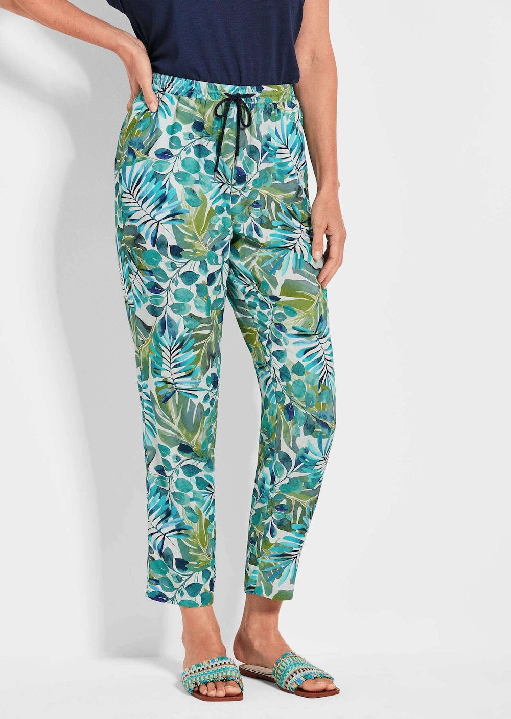 Große Größen Florale Schlupfhose SARA grün, Damen, grau, Größe: 23, Viskose, Happy Size DE Women von GOLDNER