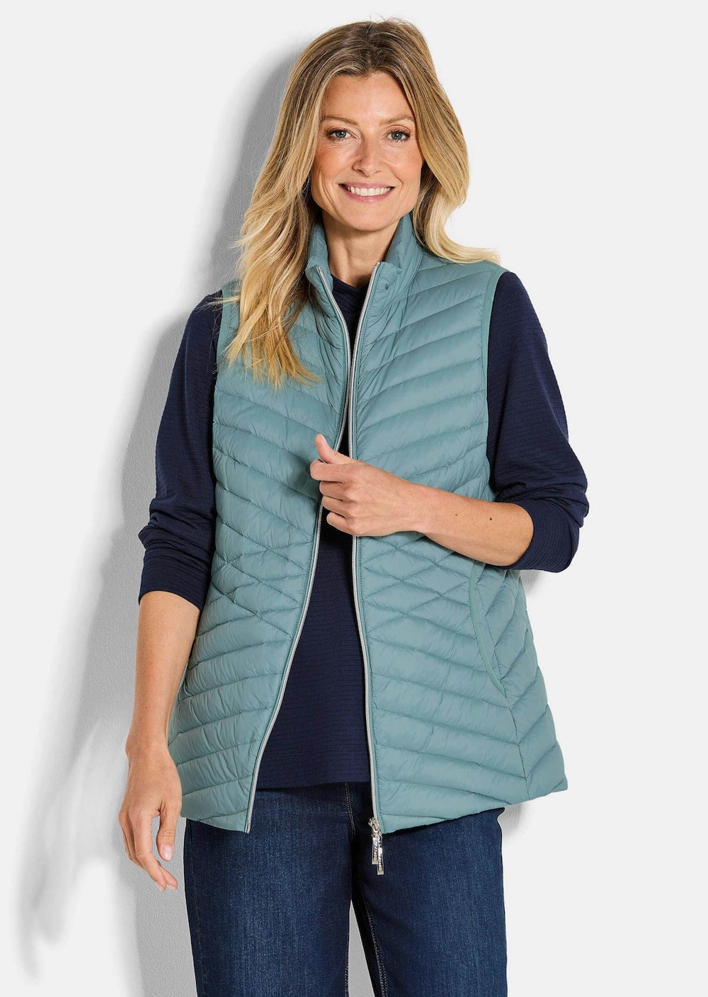 Große Größen Taillierte Daunenweste mit Stehkragen, Damen, türkis, Größe: 22, Synthetische Fasern/Daunen/Sonstige, Happy Size DE Women von GOLDNER