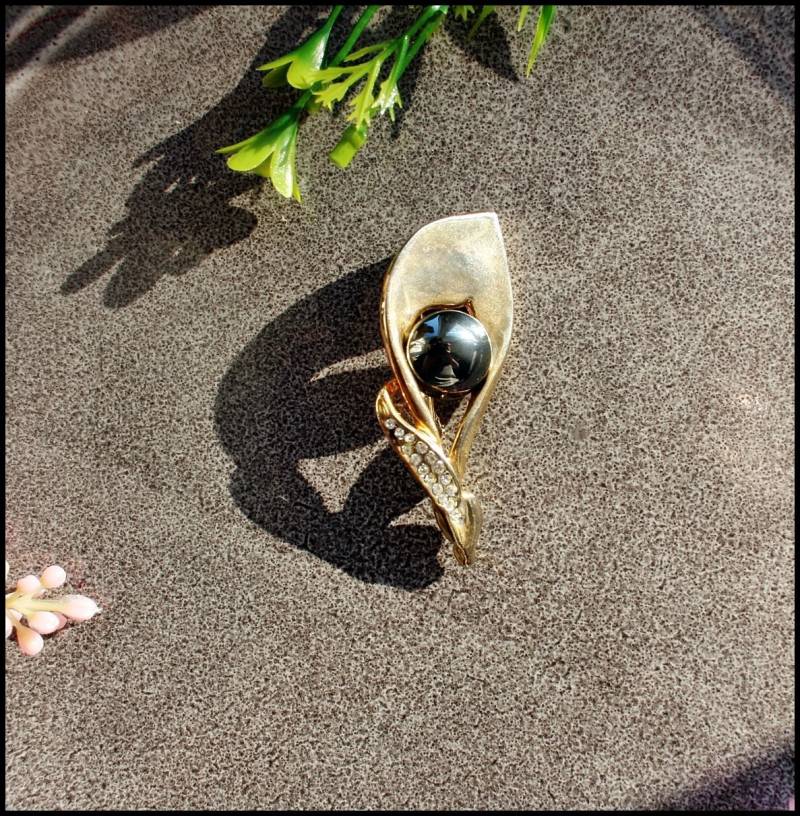 Vintage Gold Ton Brosche Faux Perle & Strass Modeschmuck von GOLDVINTAGGE