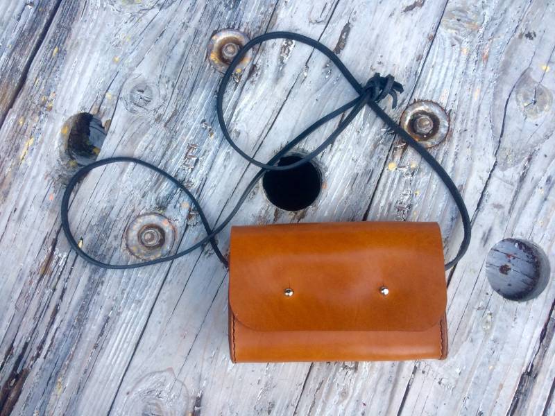 Kleine Ledertasche Frau von GOMAleatherwork