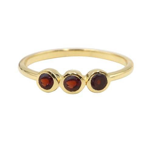 GOMTI JEWELS 925 Sterling Silver Garnet Ring – 3-Stone Engagement Ring for Women, 18K Yellow Gold Plated Size 6 von GOMTI JEWELS