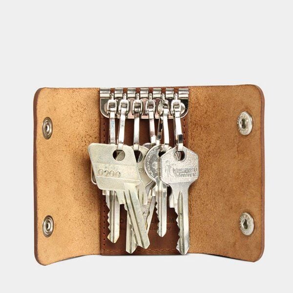 GOOD WILHELM Hochwertiges Schlüsseletui aus pflanzlich gegerbtem Leder – Made in Germany, für 4 oder 6 Schlüssel, mit AirTag-Fach von GOOD WILHELM