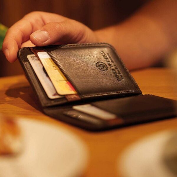 GOOD WILHELM Klassische Bi-fold Geldbörse mit RFID Schutz - Vachetta Leder - Made in Germany von GOOD WILHELM