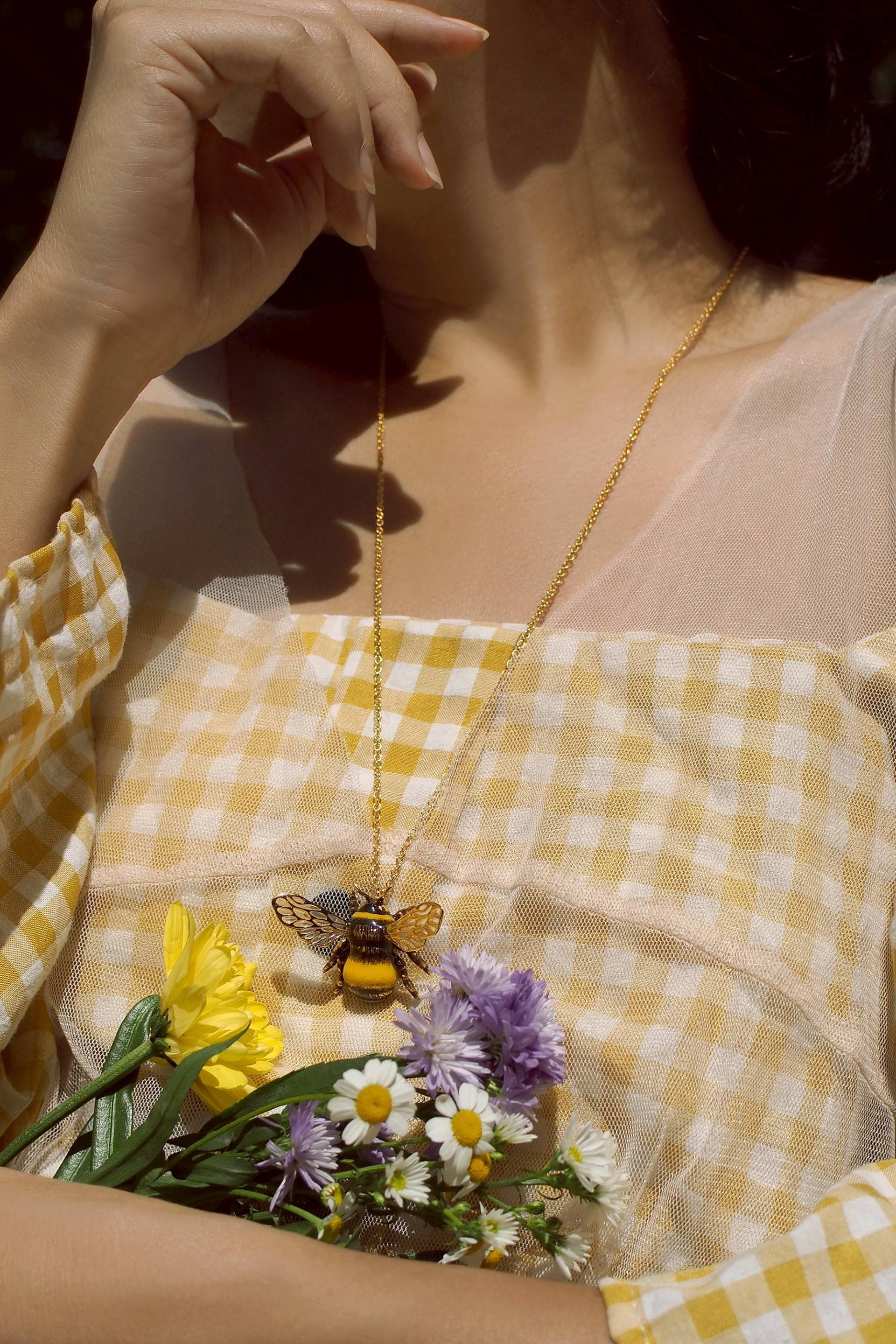 Bumblebee Halskette, Bee Anhänger, Emaille Schmuck von GOODAFTERNINE