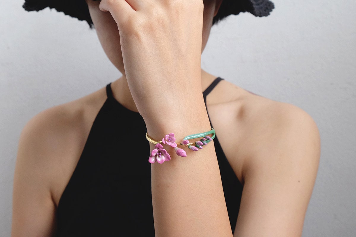 Freesia Armreif, Rosa Blume, Emaille Schmuck, Handbemalt Goodafternine von GOODAFTERNINE