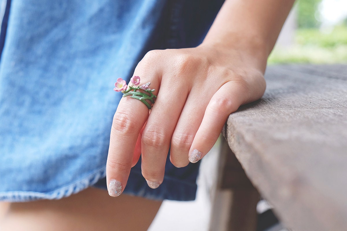 Freesia Ring , Blumen Handbemalt Goodafternine Lila von GOODAFTERNINE