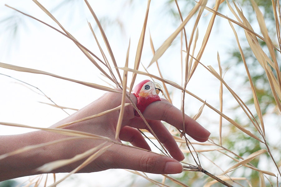 Scarlet Ara Ring von GOODAFTERNINE