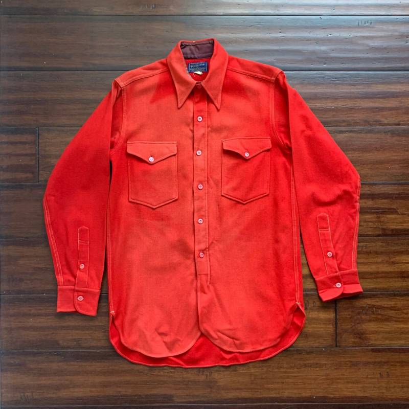 1940Er Jahre Vintage Pendleton Work Shirt Distressed Sun Faded Rote Glasknöpfe. Große von GOODTHINGSYOUCANBUY