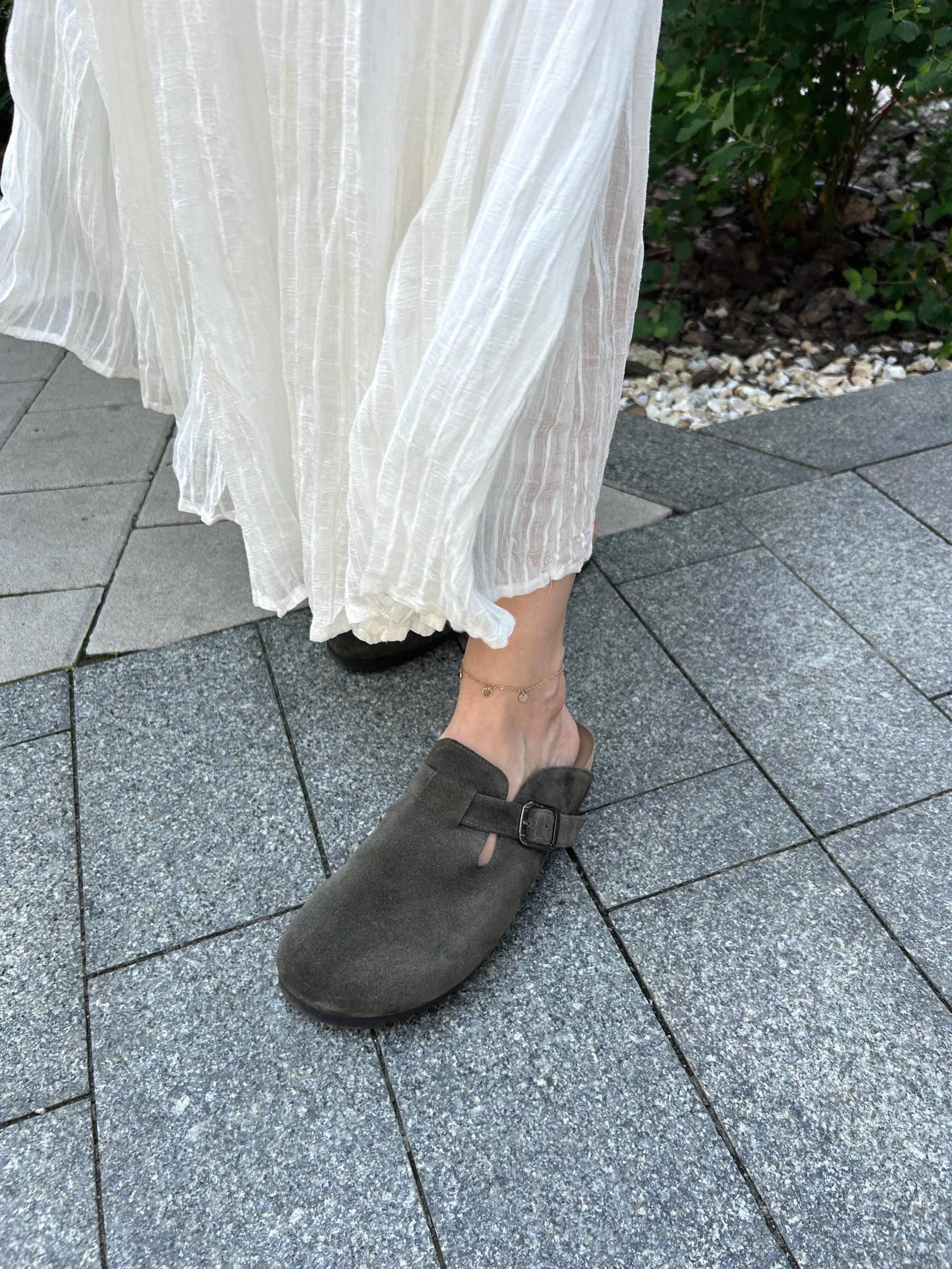 Frauen Grüne Wildleder Pantoletten, Sommer Dunkle Moosgrüne Sandalen, Süße Sommerschuhe Frauen Grüne Wildleder Pantoletten, Sommer Dunkle Moosgrüne Sandalen, Süße Sommerschuhe von GORshoesUA