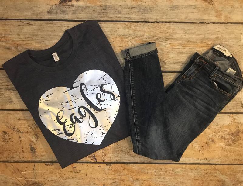 Adler Beunruhigt Herz T-Shirt, Schulgeist Schulmaskottchen Team Mama Shirt, Teamgeist Cbk Kadetten von GOalphabetsoup