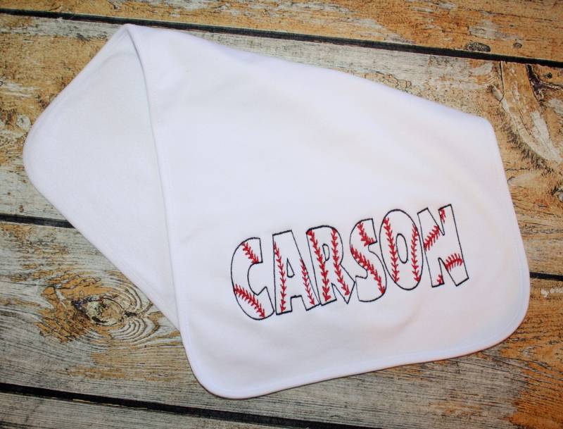 Besticktes Spucktuch, Neugeborenes Geschenk, Baby Baseball Personalisiertes Sport von GOalphabetsoup