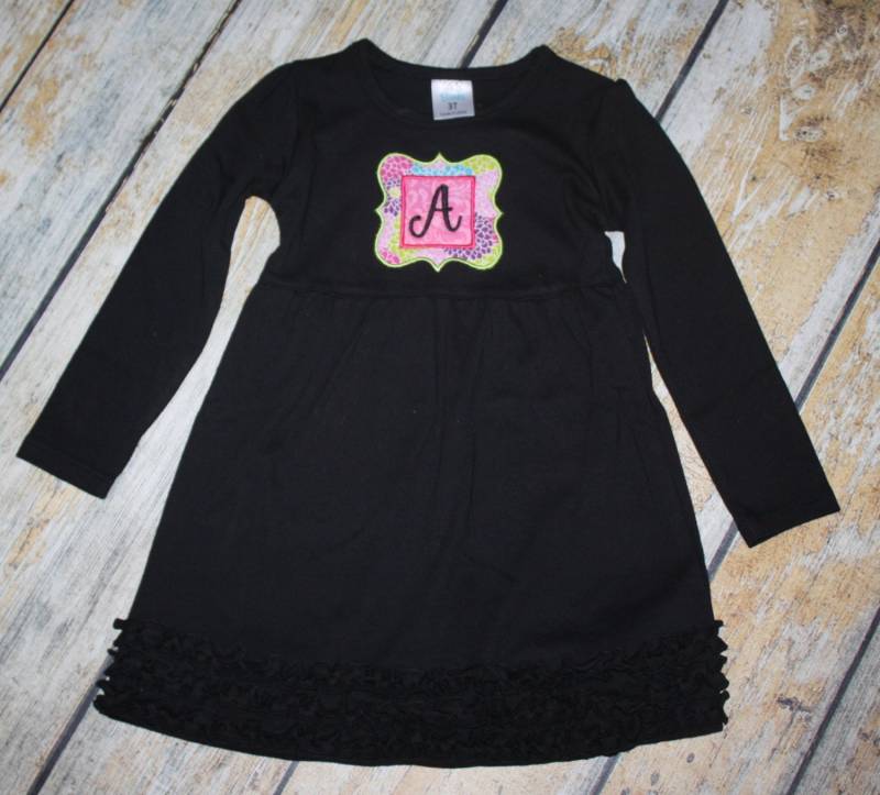 Gestickte Applikation Initial Kleid, Boutique Personalisierte Kleid , Besticktes Langarm-Boutique-Kleid, Herbstkleid von GOalphabetsoup