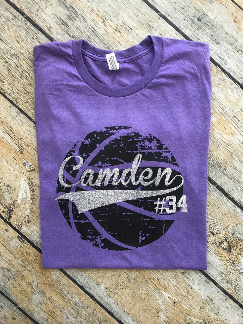 Kurzärmeliges Distressed Basketball T-Shirt Mit Namen Oder Teamname, Team T-Shirt, Schul Basketball-Shirt, Basketball-Mama-Shirt, Teamgeist-Shirt von GOalphabetsoup