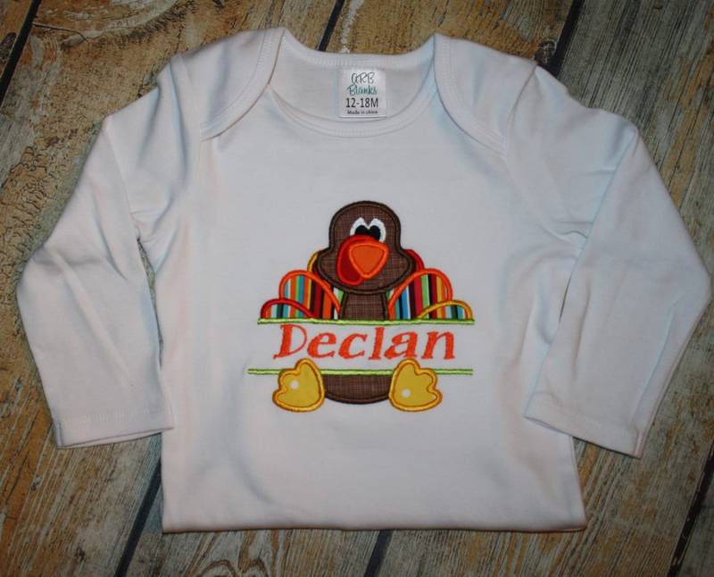 Personalisierter Thanksgiving Truthahn Mit Namen T-Shirt, Body, Initial Shirt, Personalisiert Baby von GOalphabetsoup