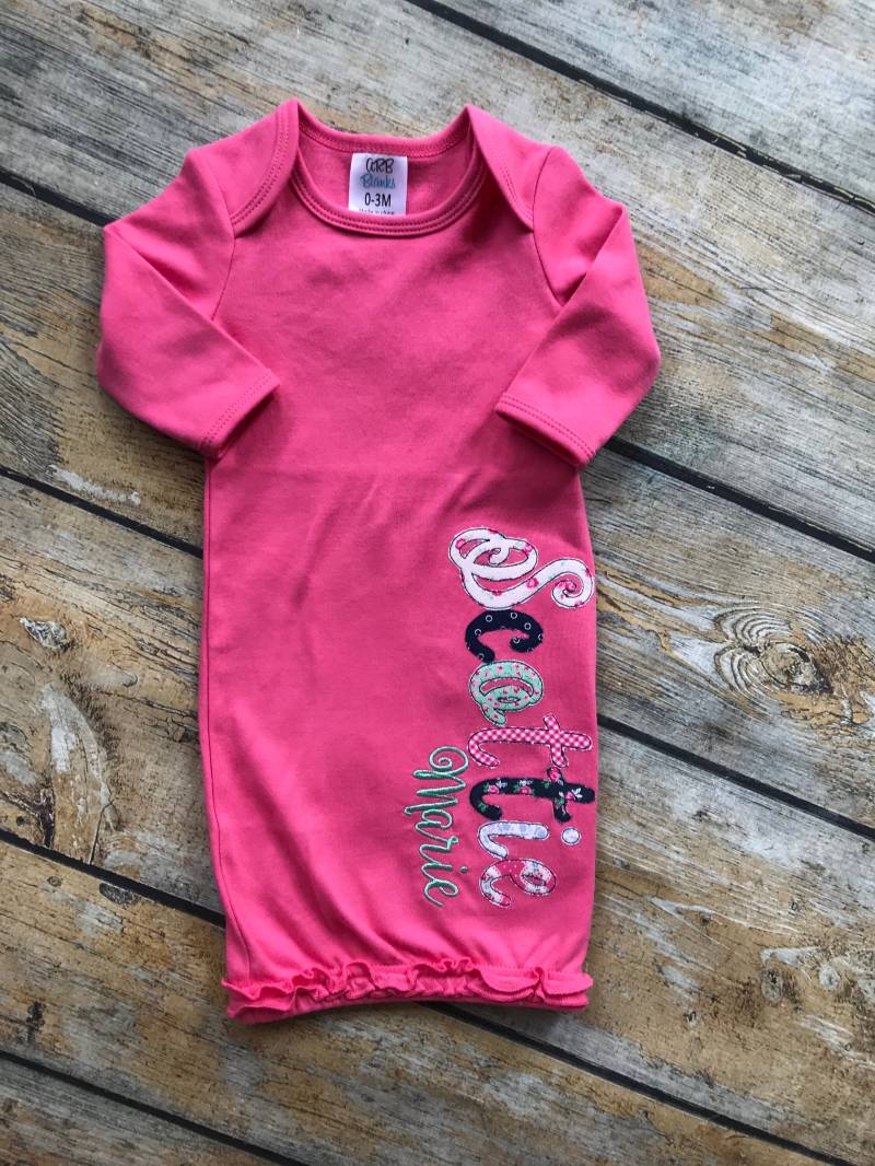 Personalisiertes Babykleid, Babykleid Mit Namen, Besticktes Applikation Name von GOalphabetsoup