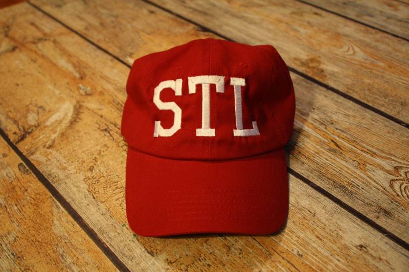 Stl Hut, Airport Code Trucker Distressed St. Louis Personalisierte Mutter Geschenk, Mädchengeschenk, Geschenk von GOalphabetsoup