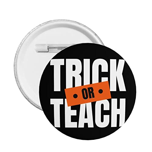 Retro Halloween Trick Or Teach Button Pins Lustige Halloween Lehrer Runde Anstecker Halloween Dekoration Dekor Pins für Kleidung Tasche Hut Accessoires von GQWJKSZ