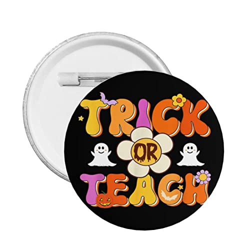 Retro Halloween Trick Or Teach Button Pins Lustige Halloween Lehrer Runde Anstecker Halloween Dekoration Dekor Pins für Kleidung Tasche Hut Accessoires von GQWJKSZ
