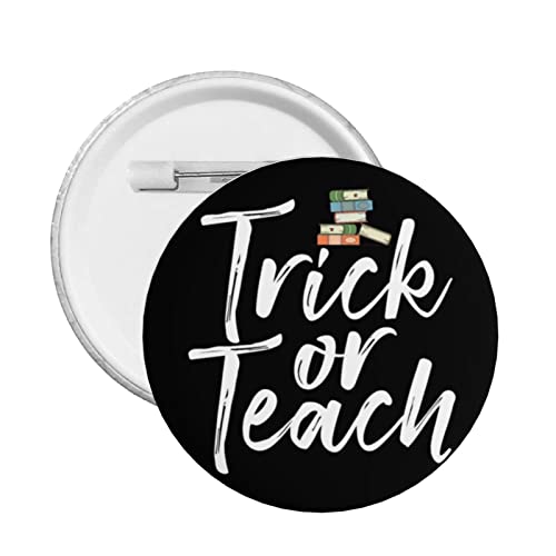Retro Halloween Trick Or Teach Button Pins Lustige Halloween Lehrer Runde Anstecker Halloween Dekoration Dekor Pins für Kleidung Tasche Hut Accessoires von GQWJKSZ