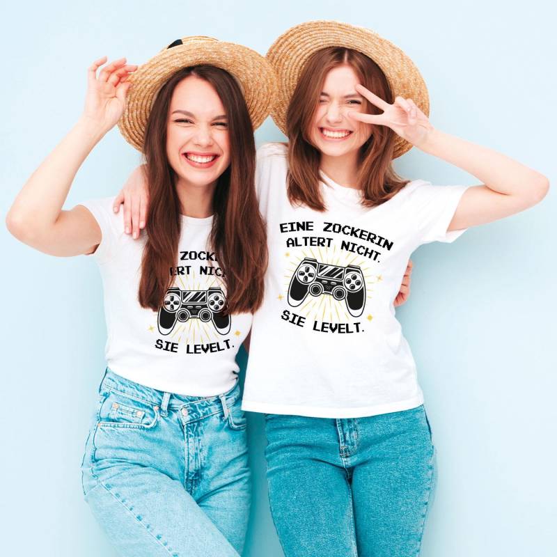 Bedrucktes T-Shirt Für Frauen "Eine Zockerin Altert Nicht" - Lustiges Shirt Mit Spruch Geschenk Damen & Gamer Geburtstag Statement von GRAVURZEILEShop