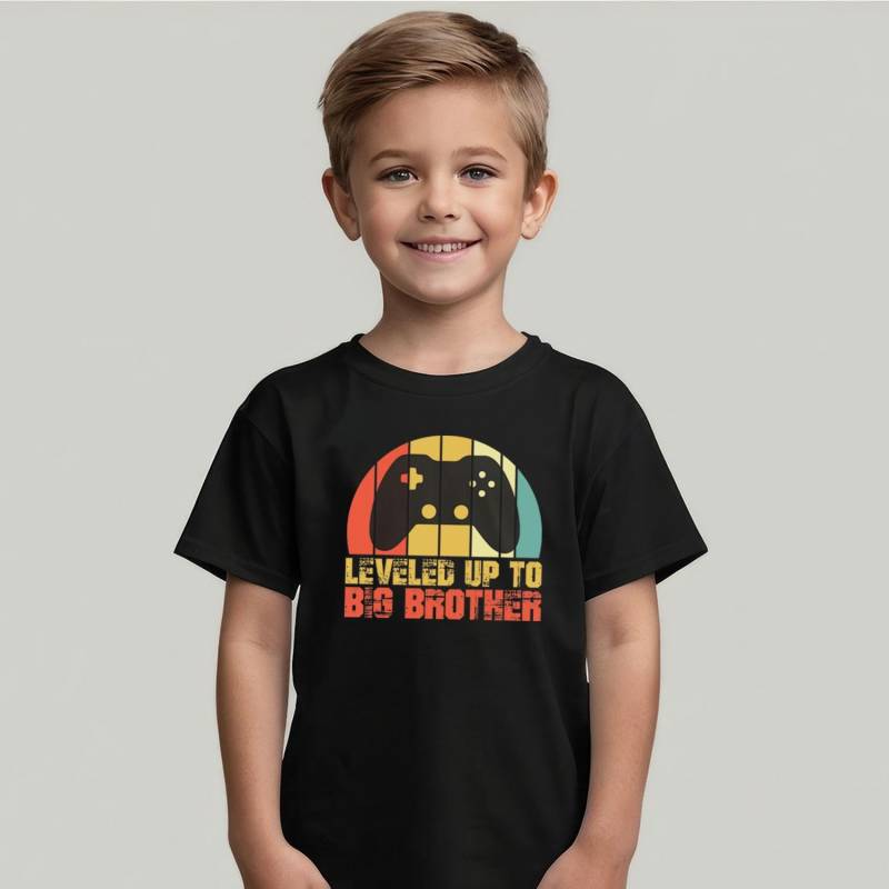 Bedrucktes T-Shirt Für Kinder „Leveled Up Brother" - Geschenk Zum Geburtstag Großer Bruder Geschwister Zur Geburt von GRAVURZEILEShop