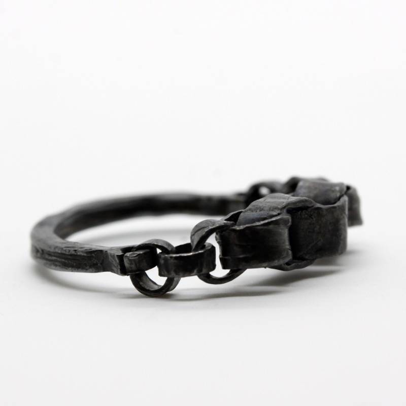 Schwarze Rustikale Kette Mobile Silber Ring Zählen Punkte Signet Rohe Statement Handmade von GROMcoil