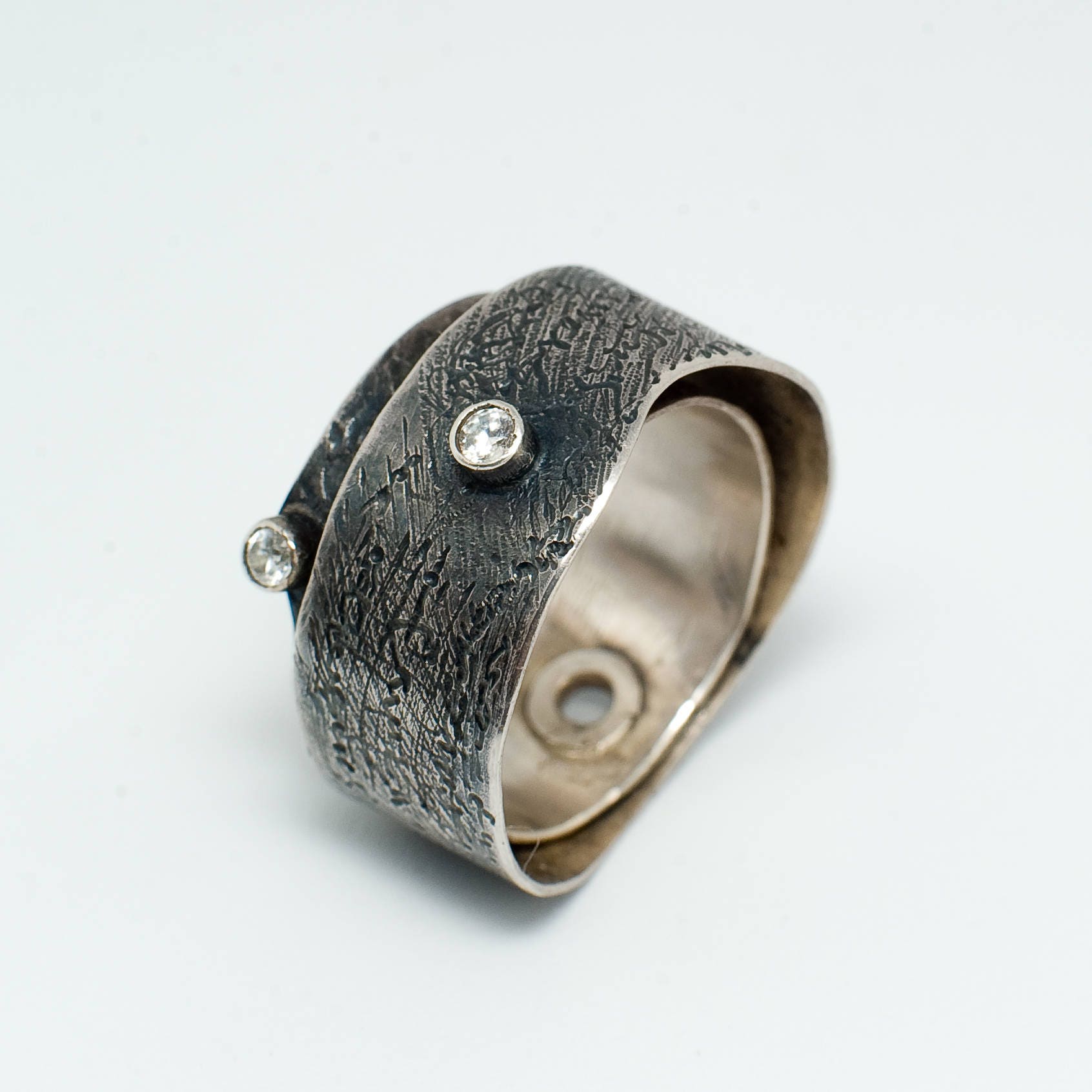 Unikat Double Wrap Ring Oneofakind Cocktail Sterling Silber Handarbeit Doppelring Diamant Scroll Strukturiert Oxidiert von GROMcoil