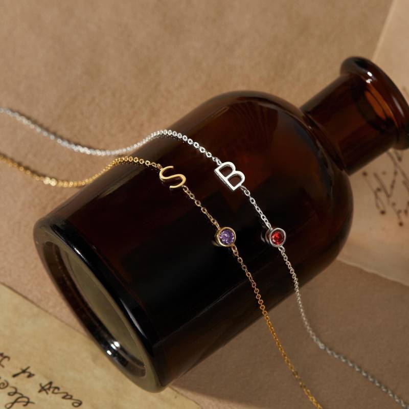 Geschenk Für Mama Zu Sein, Seitlich Erste Halskette, Kinder Halskette Geschenk, Initialen Neue Mutter Schmuck von GRSJewelry