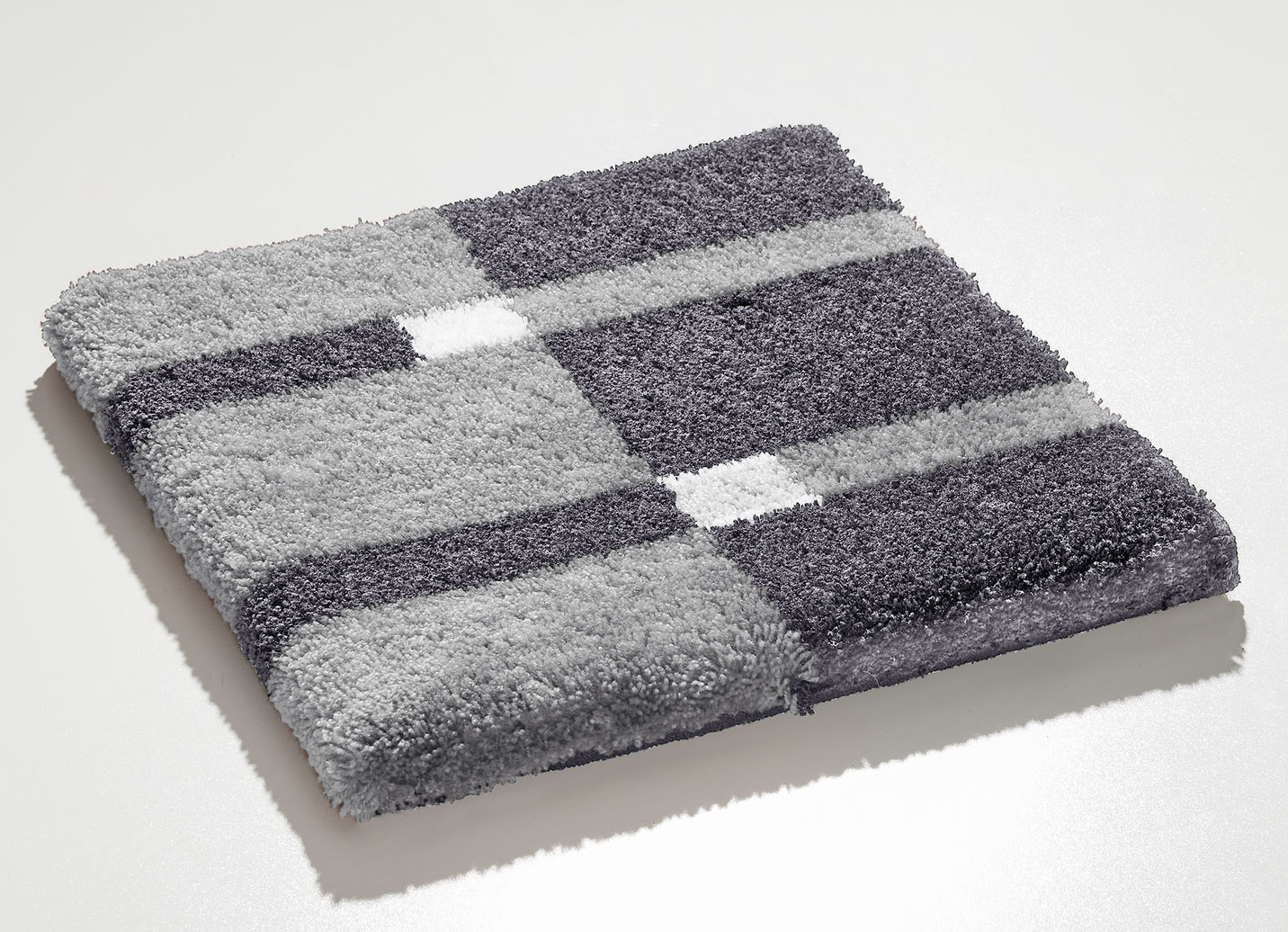 Badgarnitur mit rutschhemmender Rückseite, Größe 109 (Hänge-WC-Vorleger, 50/ 50 cm), Silber-Grau von GRUND