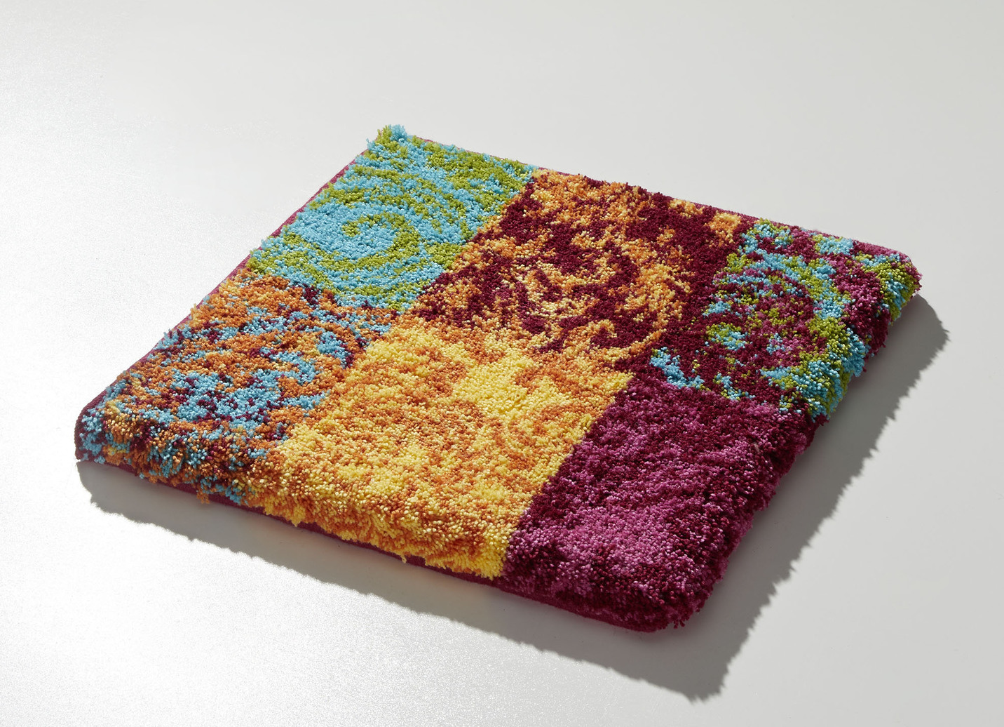 Badgarnitur von Grund mit weichem Flor, Größe 109 (Hänge-WC-Vorleger, 50x 50 cm), Multicolor von GRUND